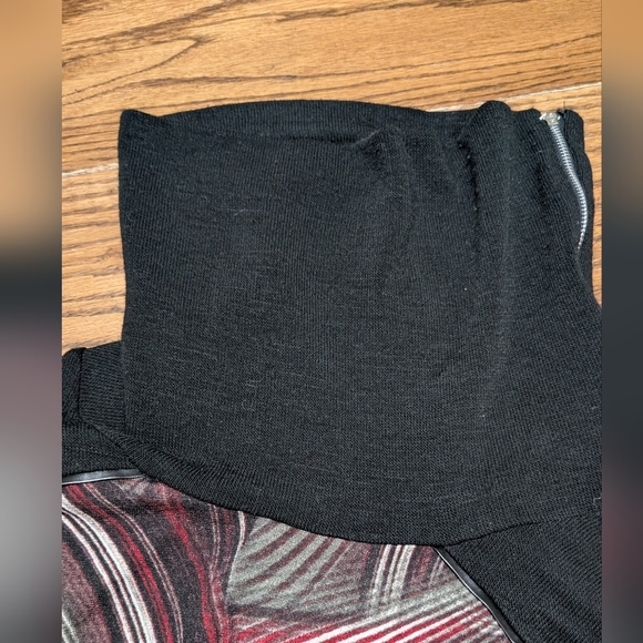 VEX Collection Abstract Sweater - Picture 5 of 11